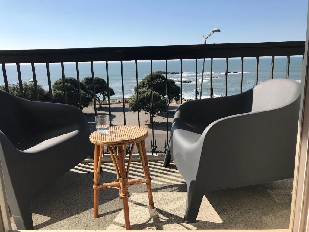 Beachfront apartment 