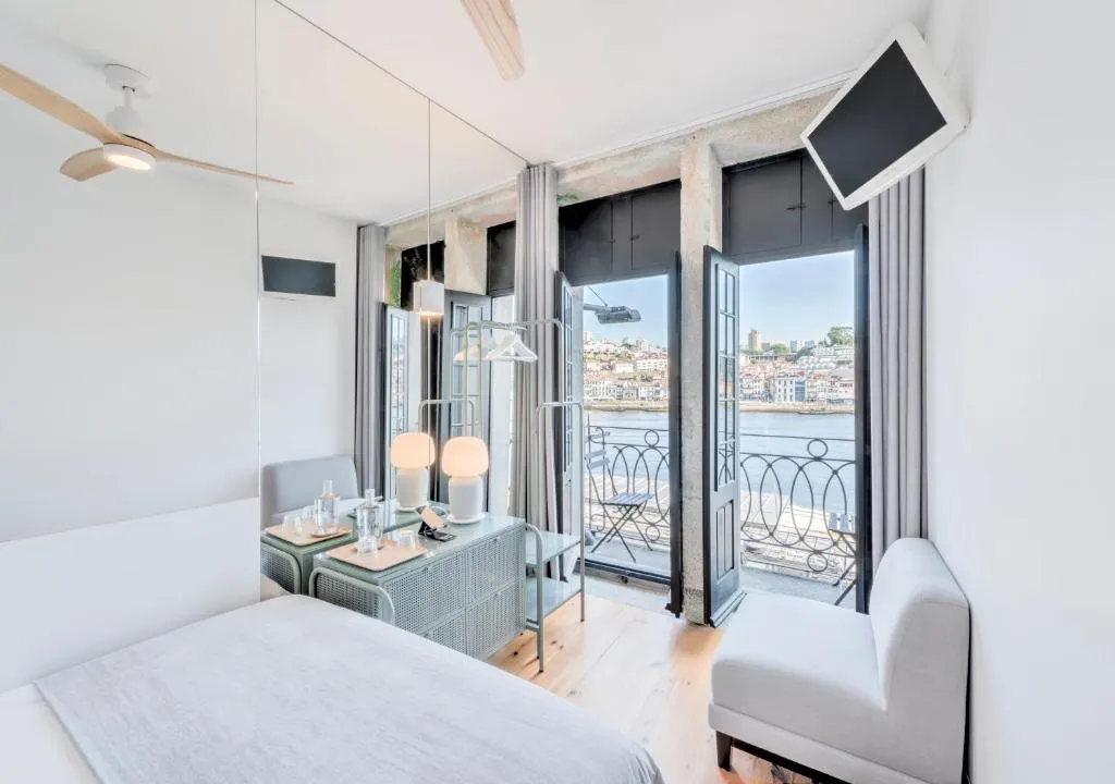 Oporto Street Fonte Taurina - Riverfront Suites 